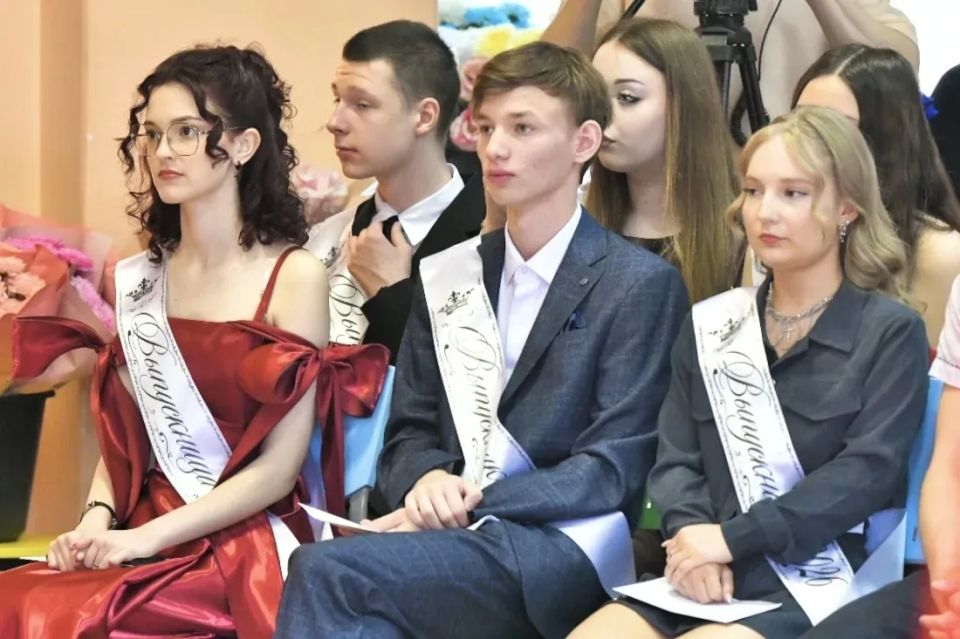 Михаил Евраев: Сегодня в школах Ярославской области прошли последние звонки Михаил Евраев: Сегодня в школах Ярославской области прошли последние звонки