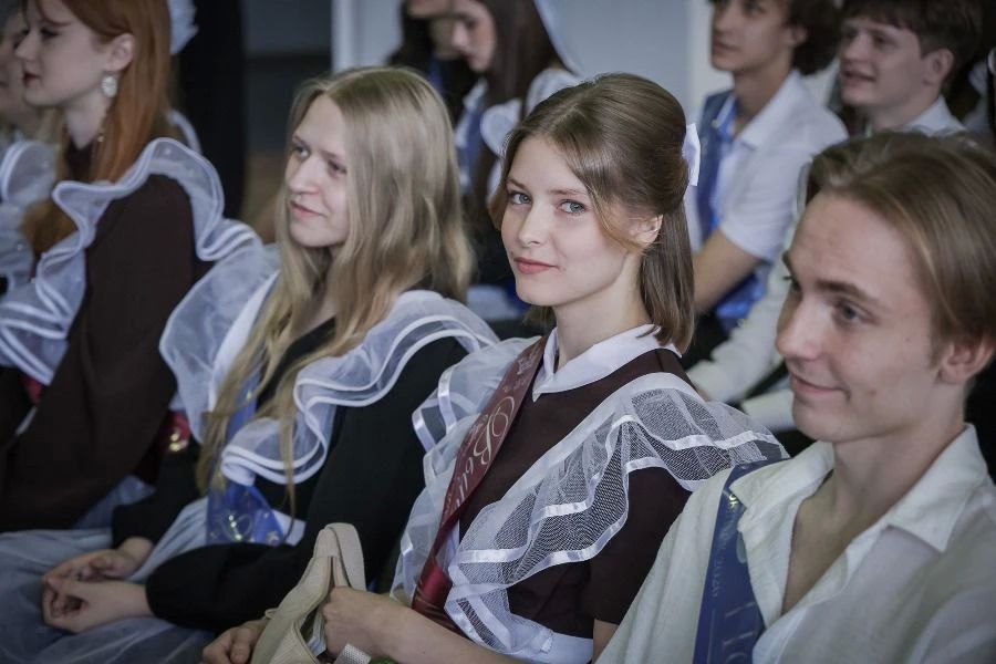 Для рыбинских выпускников прозвенел последний звонок Для рыбинских выпускников прозвенел последний звонок