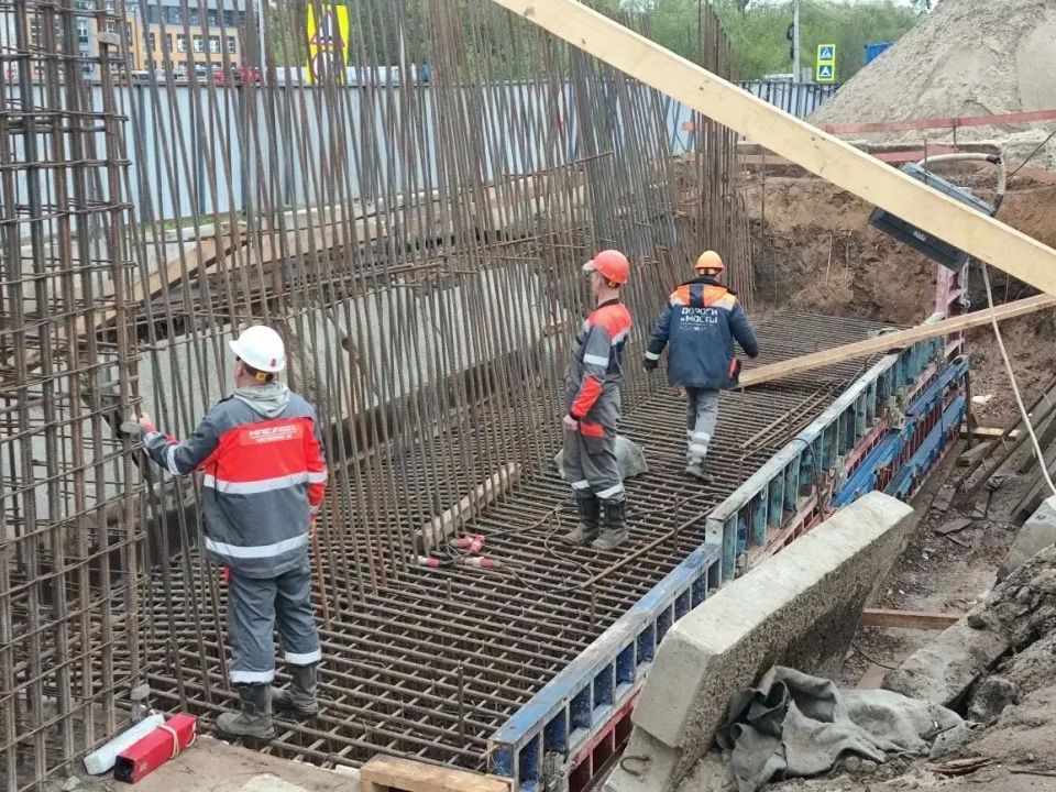 Продолжается строительство третьего моста через Волгу в Ярославле Продолжается строительство третьего моста через Волгу в Ярославле