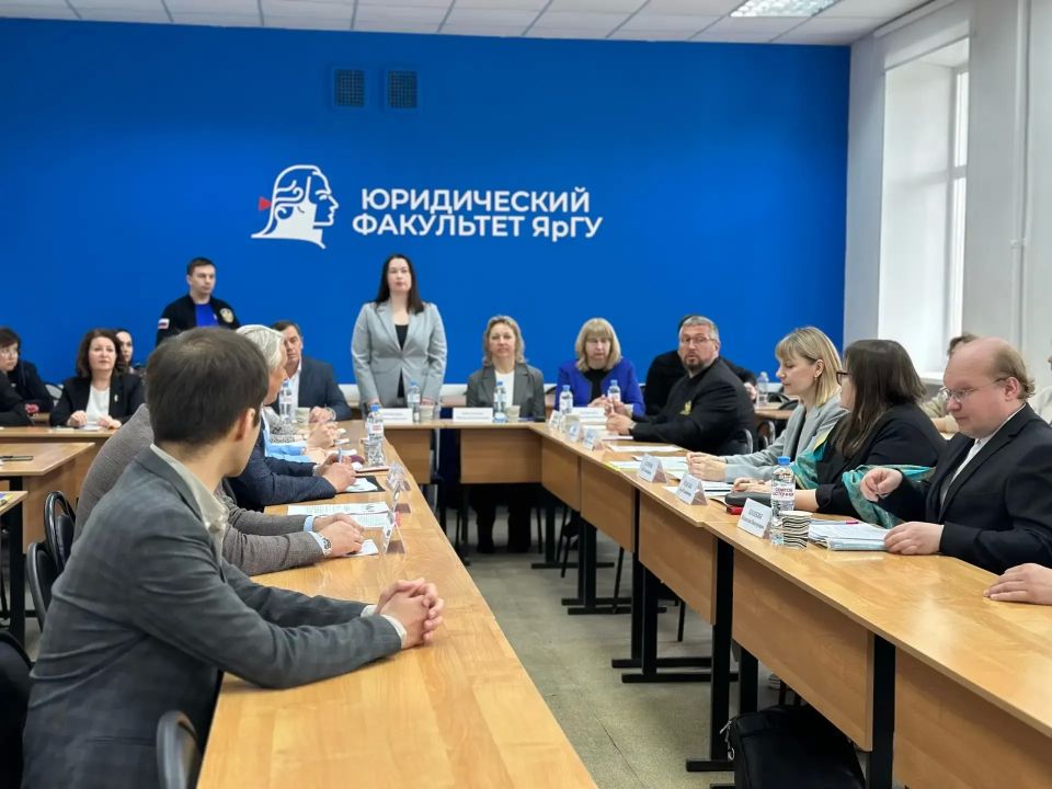 Старший помощник прокурора Ярославской области по взаимодействию с законодательным и исполнительными органами, органами местного самоуправления Ольга Гусева приняла участие в круглом столе на тему "Региональное... Старший помощник прокурора Ярославской области по взаимодействию с законодательным и исполнительными органами, органами местного самоуправления Ольга Гусева приняла участие в круглом столе на тему "Региональное...