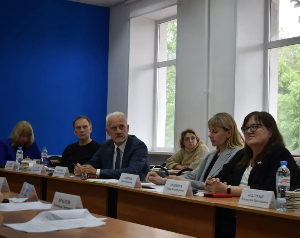 Старший помощник прокурора Ярославской области по взаимодействию с законодательным и исполнительными органами, органами местного самоуправления Ольга Гусева приняла участие в круглом столе на тему "Региональное... Старший помощник прокурора Ярославской области по взаимодействию с законодательным и исполнительными органами, органами местного самоуправления Ольга Гусева приняла участие в круглом столе на тему "Региональное...