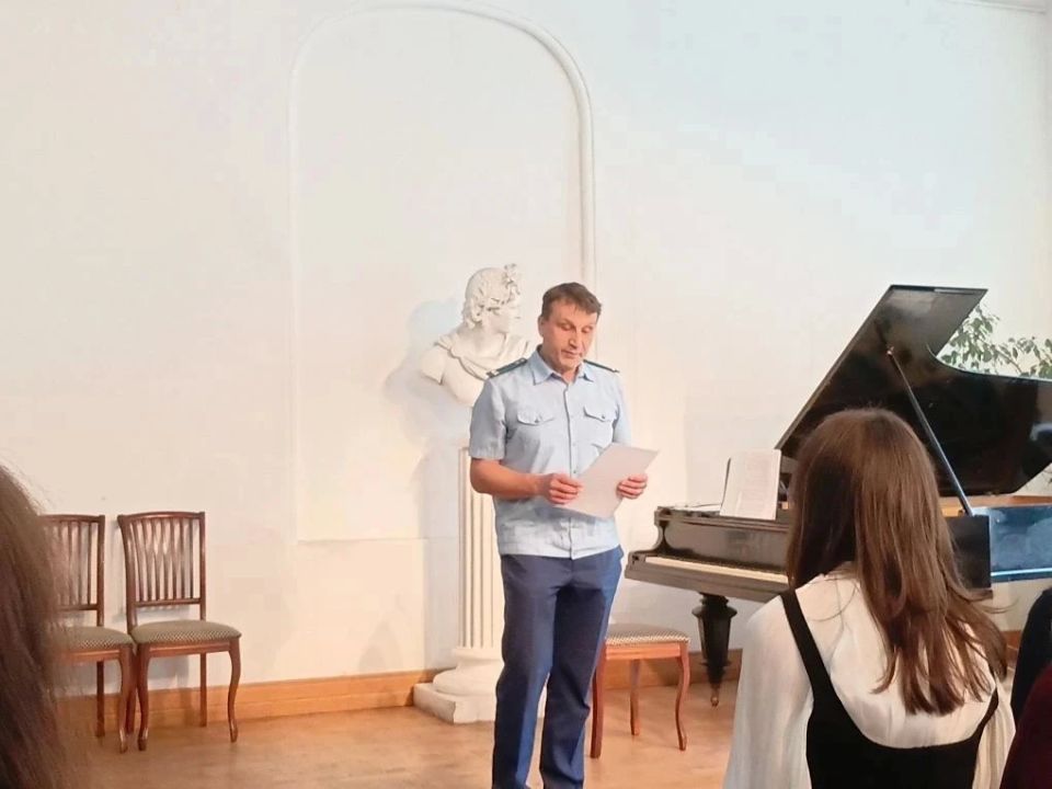 Сегодня, 4 июня, на Последнем звонке в Ярославском художественном училище случилось двойное торжество Сегодня, 4 июня, на Последнем звонке в Ярославском художественном училище случилось двойное торжество