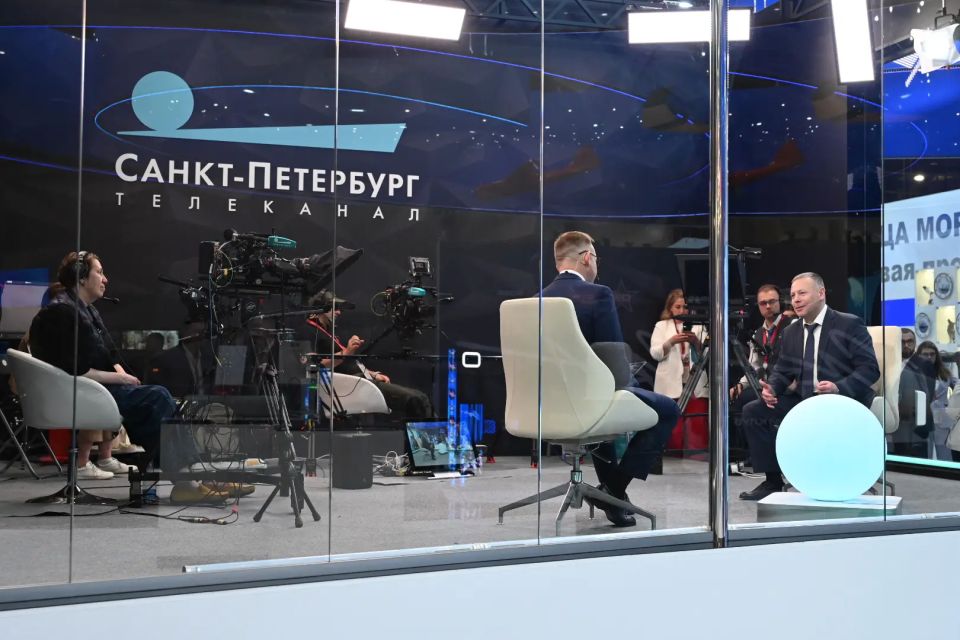 Михаил Евраев: Поздравляю телеканал «ЯПервый» с подписанием соглашения о сотрудничестве с телеканалом «Санкт-Петербург»! Документ на Петербургском международном экономическом форуме подписали генеральный директор АНО... Михаил Евраев: Поздравляю телеканал «ЯПервый» с подписанием соглашения о сотрудничестве с телеканалом «Санкт-Петербург»! Документ на Петербургском международном экономическом форуме подписали генеральный директор АНО...