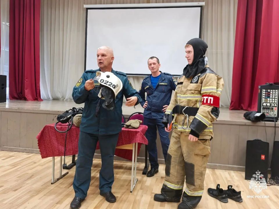 #ЛицаМЧС. Сегодня расскажем о человеке, для которого героизм — не слово из книги, а ежедневная реальность