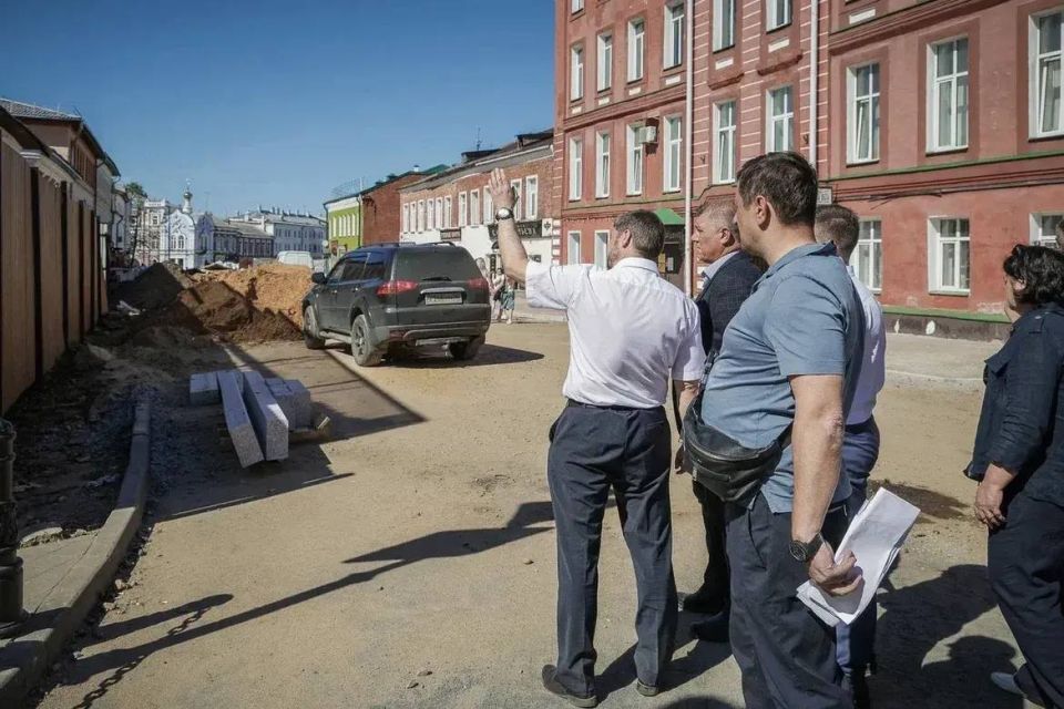 Дмитрий Рудаков: В рамках еженедельных обходов городских территорий проверил ход работ в историческом центре Дмитрий Рудаков: В рамках еженедельных обходов городских территорий проверил ход работ в историческом центре