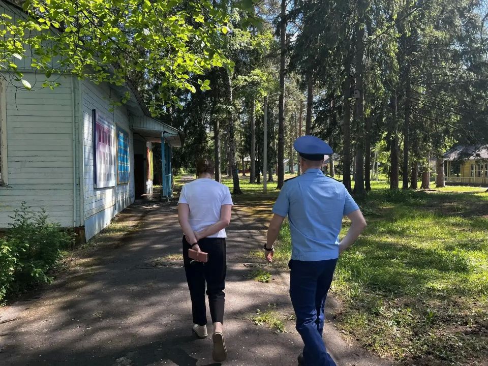 Угличский межрайонный прокурор проверил готовность детского лагеря «Юность» к летнему сезону Угличский межрайонный прокурор проверил готовность детского лагеря «Юность» к летнему сезону