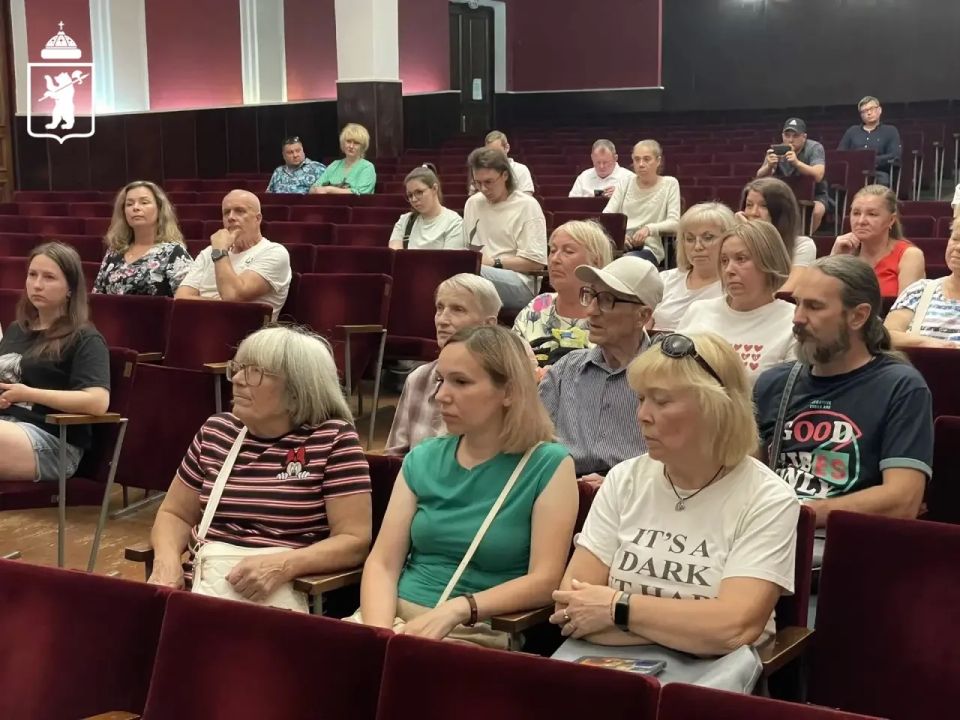 Мэр Ярославля встретился с жильцами сгоревшего дома на улице Стачек Мэр Ярославля встретился с жильцами сгоревшего дома на улице Стачек