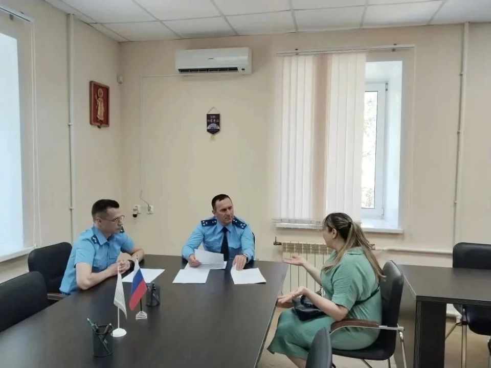 Заместитель прокурора Ярославской области Андрей Смирнов провел личный прием жителей Угличского муниципального округа Заместитель прокурора Ярославской области Андрей Смирнов провел личный прием жителей Угличского муниципального округа