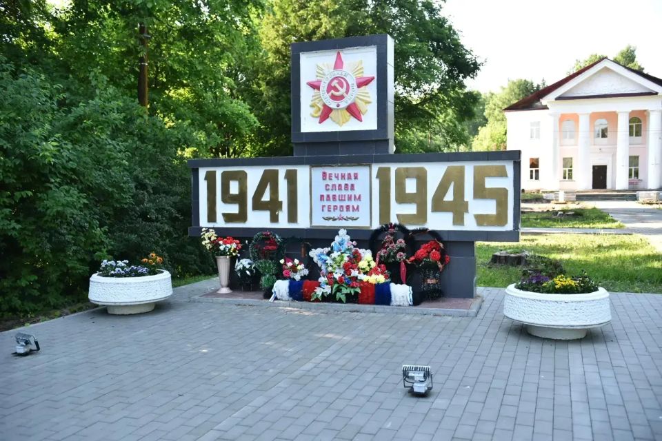 Михаил Евраев: В Новом Некоузе продолжается благоустройство парка Михаил Евраев: В Новом Некоузе продолжается благоустройство парка