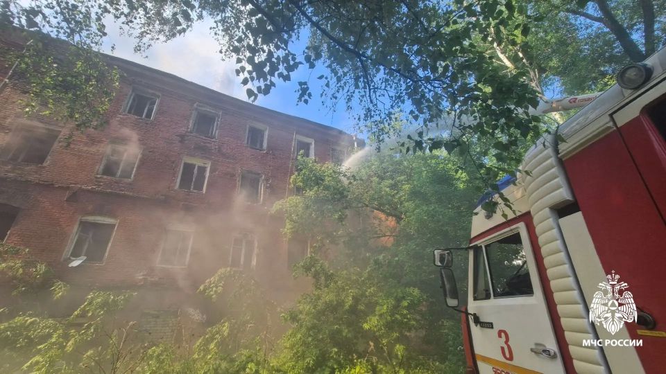 В Ярославле горела бывшая паровая мельница В Ярославле горела бывшая паровая мельница