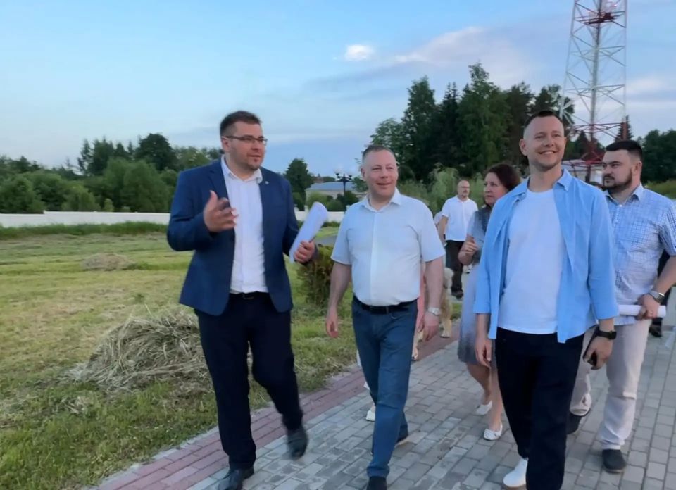 Михаил Евраев: Парк Победы в Брейтове после благоустройства стал точкой притяжения для жителей всех возрастов Михаил Евраев: Парк Победы в Брейтове после благоустройства стал точкой притяжения для жителей всех возрастов