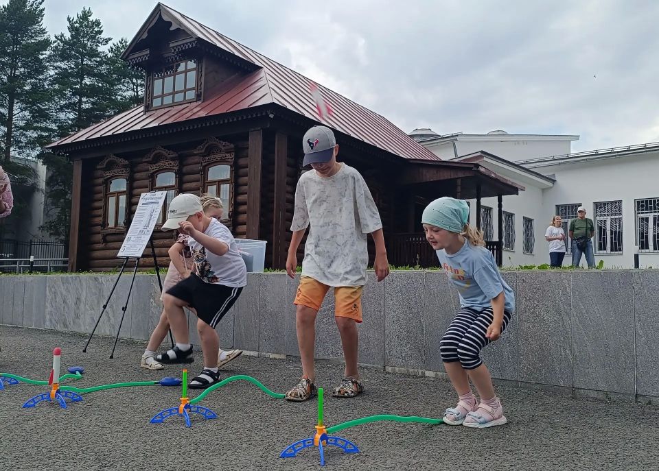 Михаил Евраев: В поселке Никульское, в родных местах первой женщины-космонавта Валентины Владимировны Терешковой, прошел традиционный «Космический пикник» Михаил Евраев: В поселке Никульское, в родных местах первой женщины-космонавта Валентины Владимировны Терешковой, прошел традиционный «Космический пикник»