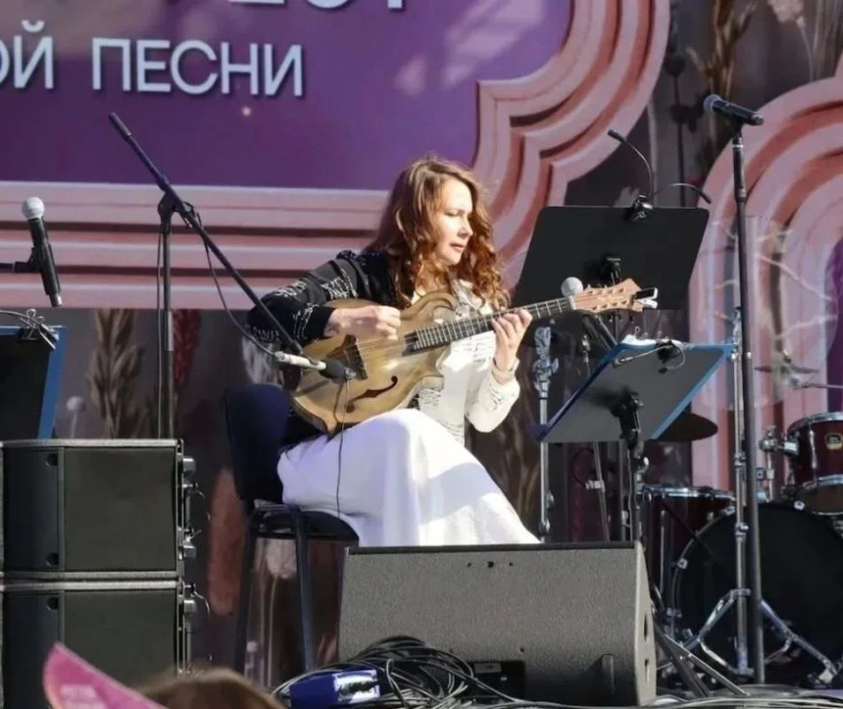 Михаил Евраев: Уже в это воскресенье, 21 июня, на Соборной площади Ростова Великого состоится фестиваль современной песни «Ростов Великий Михаил Евраев: Уже в это воскресенье, 21 июня, на Соборной площади Ростова Великого состоится фестиваль современной песни «Ростов Великий