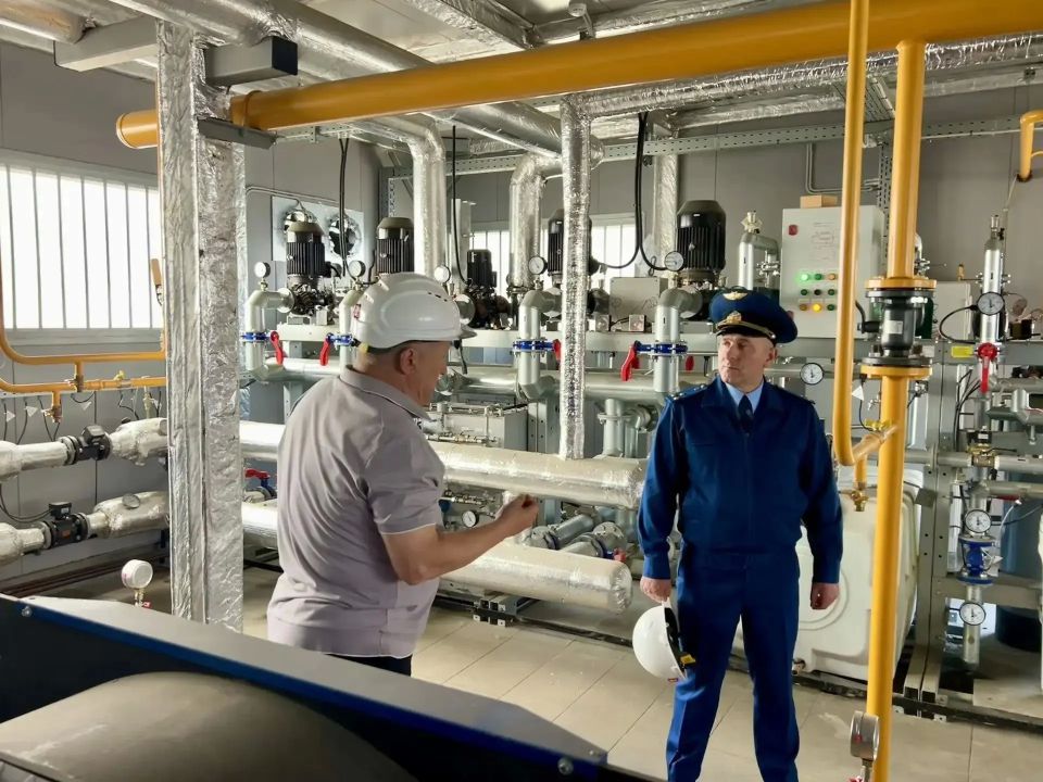 Заместитель прокурора Ярославской области Андрей Смирнов проверил ход строительства стационарного корпуса областной детской клинической больницы в Ярославле Заместитель прокурора Ярославской области Андрей Смирнов проверил ход строительства стационарного корпуса областной детской клинической больницы в Ярославле