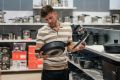 Информированность покупателя: важность упаковки для выбора антипригарной посуды