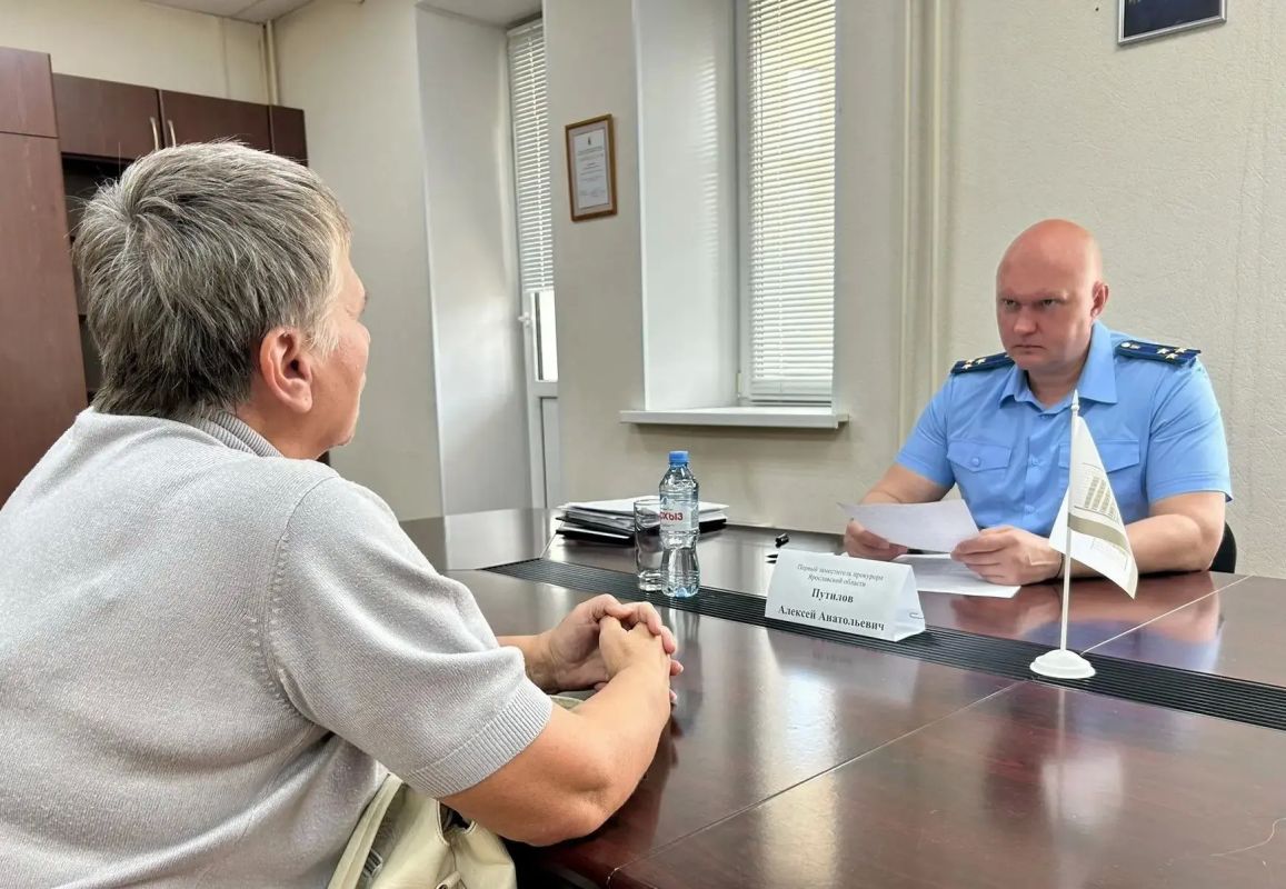 Первый заместитель прокурора Ярославской области Алексей Путилов провел личный прием жителей Дзержинского района г. Ярославля Первый заместитель прокурора Ярославской области Алексей Путилов провел личный прием жителей Дзержинского района г. Ярославля