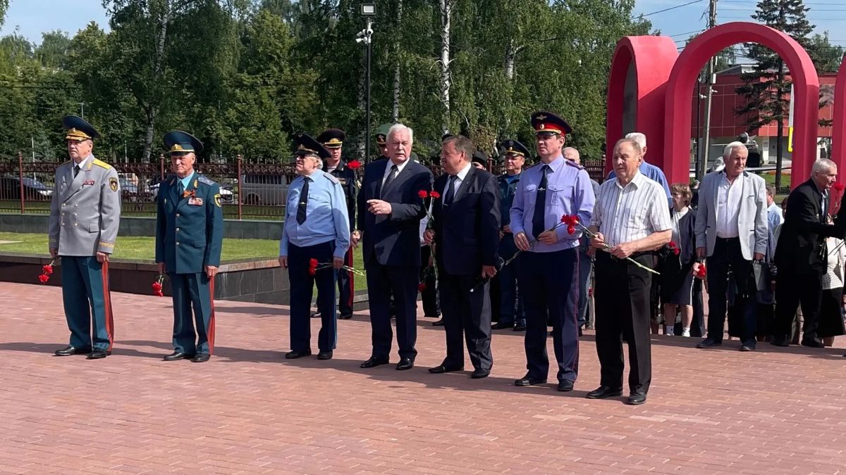 Заместитель руководителя следственного управления СК России по Ярославской области принял участие в памятном мероприятии Заместитель руководителя следственного управления СК России по Ярославской области принял участие в памятном мероприятии
