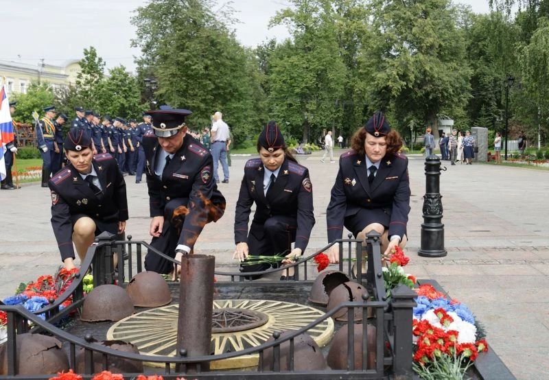 Ярославские полицейские и общественники присоединились к Всероссийской мемориальной акции "Свеча памяти" Ярославские полицейские и общественники присоединились к Всероссийской мемориальной акции "Свеча памяти"