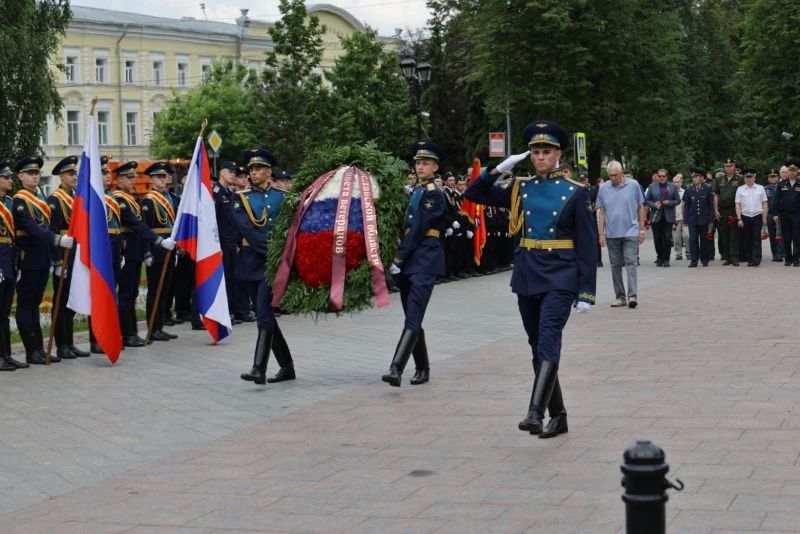 Ярославские полицейские и общественники присоединились к Всероссийской мемориальной акции "Свеча памяти" Ярославские полицейские и общественники присоединились к Всероссийской мемориальной акции "Свеча памяти"