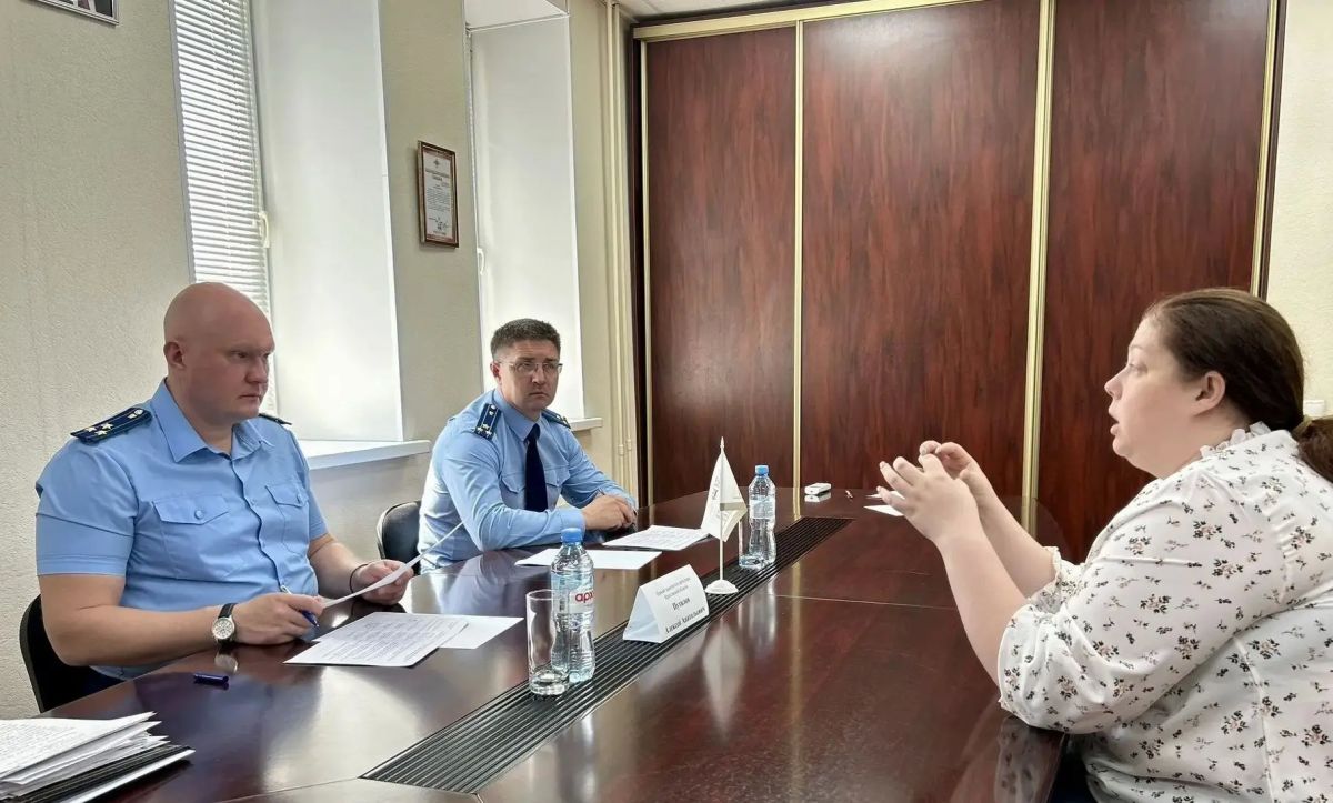 Первый заместитель прокурора Ярославской области Алексей Путилов провел личный прием жителей Дзержинского района г. Ярославля Первый заместитель прокурора Ярославской области Алексей Путилов провел личный прием жителей Дзержинского района г. Ярославля