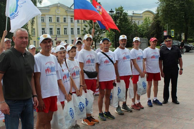 Сотрудники ярославской полиции встретились с участниками сверхмарафона «Дети против наркотиков – я выбираю спорт!» Сотрудники ярославской полиции встретились с участниками сверхмарафона «Дети против наркотиков – я выбираю спорт!»