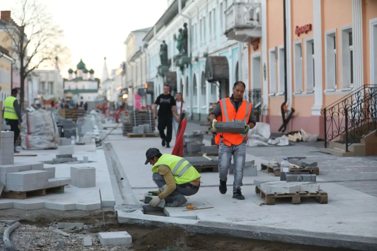 Михаил Евраев: Проверил ход работ в историческом центре Ярославля Михаил Евраев: Проверил ход работ в историческом центре Ярославля