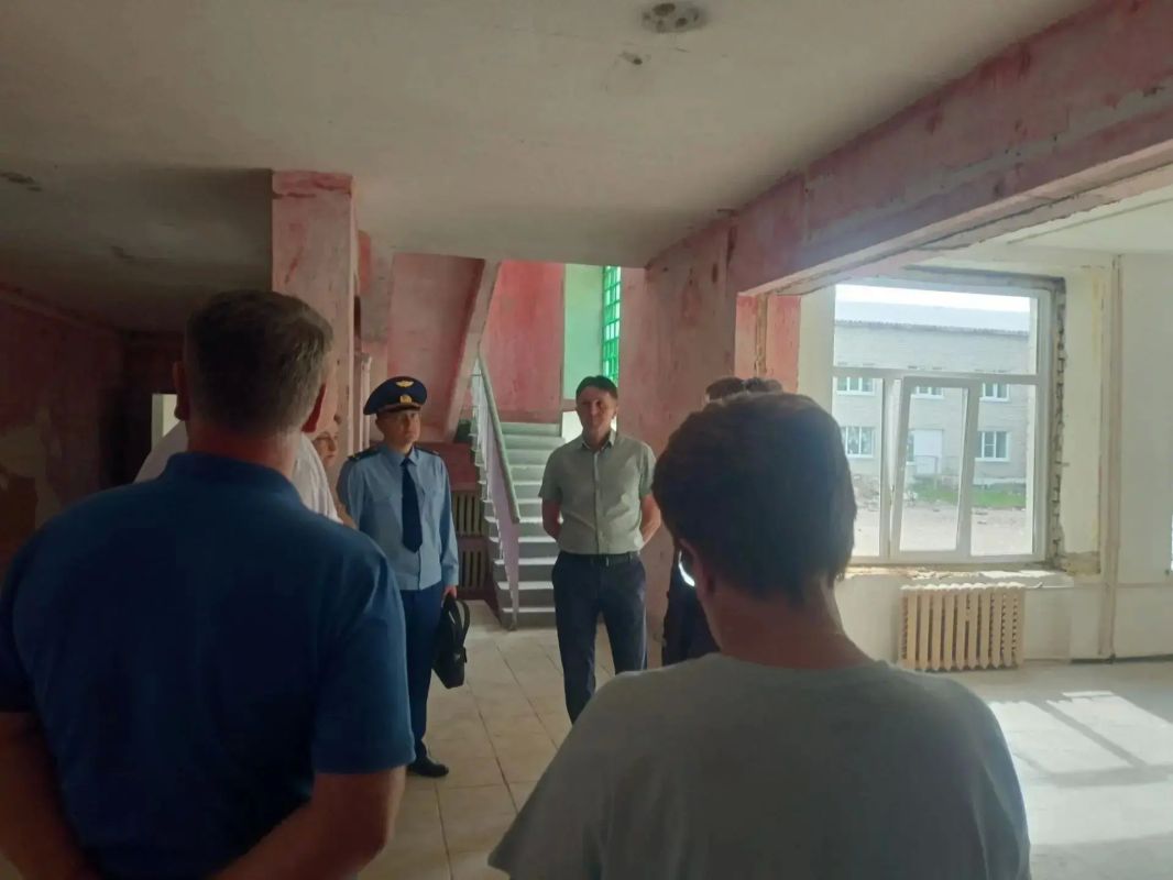 Прокуратурой Первомайского района осуществляется надзорное сопровождение исполнения муниципального контракта на капитальный ремонт Пречистенской школы Прокуратурой Первомайского района осуществляется надзорное сопровождение исполнения муниципального контракта на капитальный ремонт Пречистенской школы