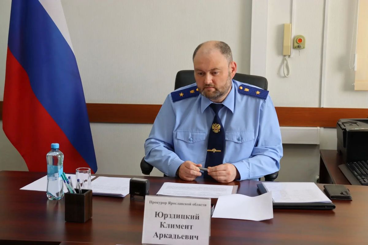 Прокурор области Климент Юрздицкий провел личный прием жителей Ростовского муниципального округа по вопросам соблюдения законодательства в сфере жилищно-коммунального хозяйства Прокурор области Климент Юрздицкий провел личный прием жителей Ростовского муниципального округа по вопросам соблюдения законодательства в сфере жилищно-коммунального хозяйства