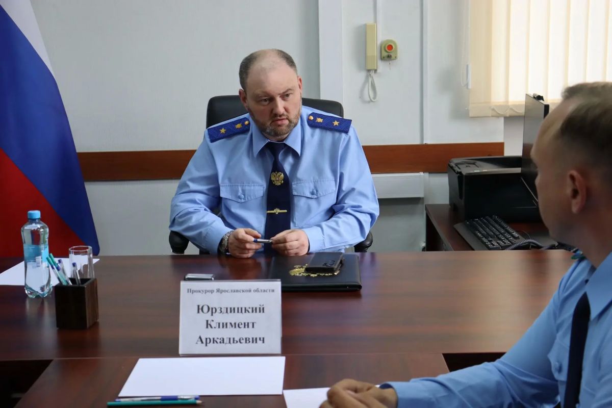 Прокурор области Климент Юрздицкий провел личный прием жителей Ростовского муниципального округа по вопросам соблюдения законодательства в сфере жилищно-коммунального хозяйства Прокурор области Климент Юрздицкий провел личный прием жителей Ростовского муниципального округа по вопросам соблюдения законодательства в сфере жилищно-коммунального хозяйства