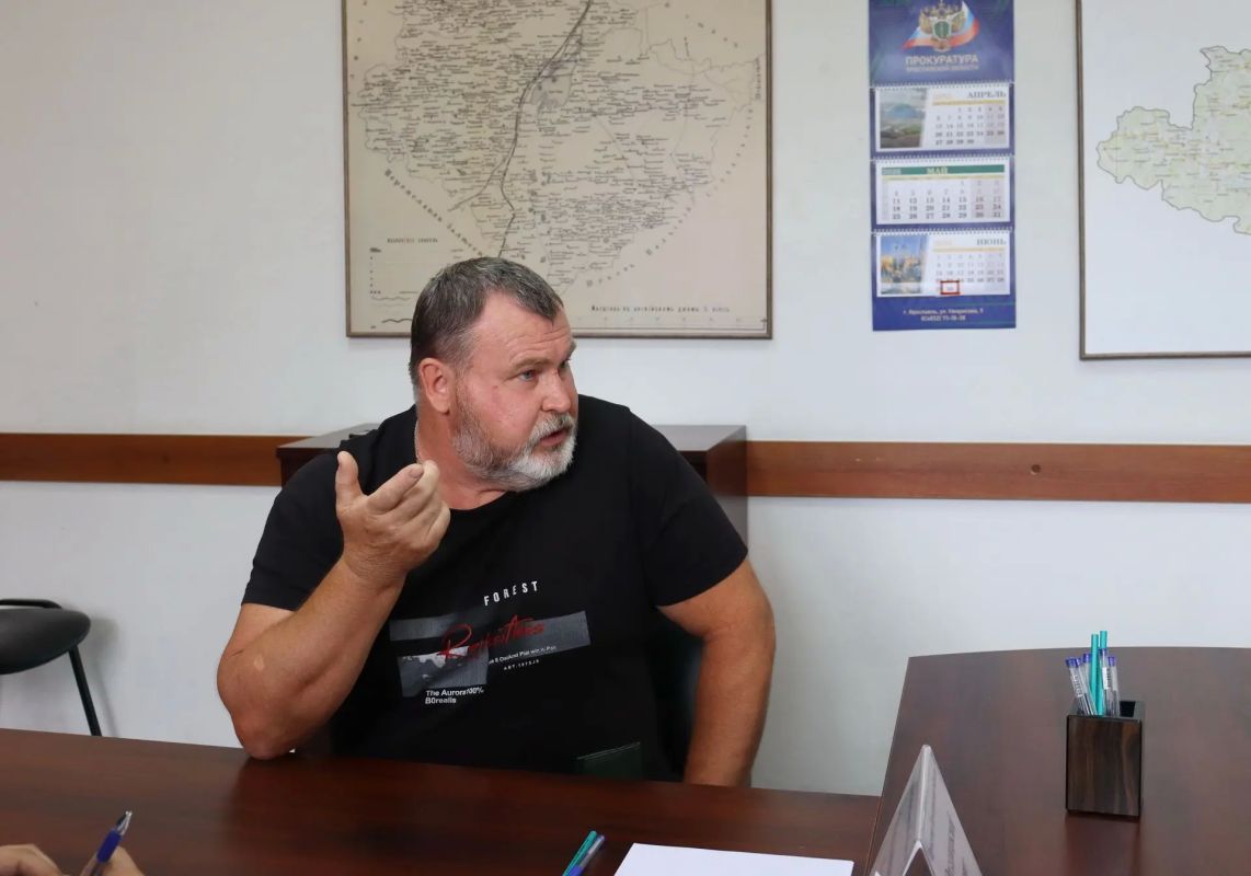 Прокурор области Климент Юрздицкий провел личный прием жителей Ростовского муниципального округа по вопросам соблюдения законодательства в сфере жилищно-коммунального хозяйства Прокурор области Климент Юрздицкий провел личный прием жителей Ростовского муниципального округа по вопросам соблюдения законодательства в сфере жилищно-коммунального хозяйства
