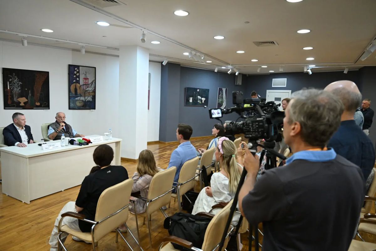 Михаил Евраев: Вместе с народным артистом России Никитой Сергеевичем Михалковым провели пресс-конференцию Михаил Евраев: Вместе с народным артистом России Никитой Сергеевичем Михалковым провели пресс-конференцию