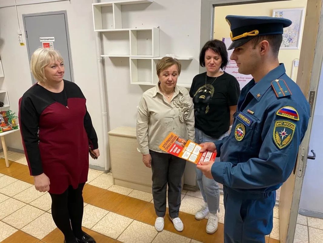 #ЛицаМЧС. Сегодня в рубрике расскажем о старшем лейтенанте внутренней службы Евгении Кузнецове, начальнике караула пожарно-спасательной части №22 города Ростова Великого #ЛицаМЧС. Сегодня в рубрике расскажем о старшем лейтенанте внутренней службы Евгении Кузнецове, начальнике караула пожарно-спасательной части №22 города Ростова Великого