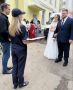 «Ромашка безопасности»: Госавтоинспекция поздравила молодожёнов с Днём семьи, любви и верности!