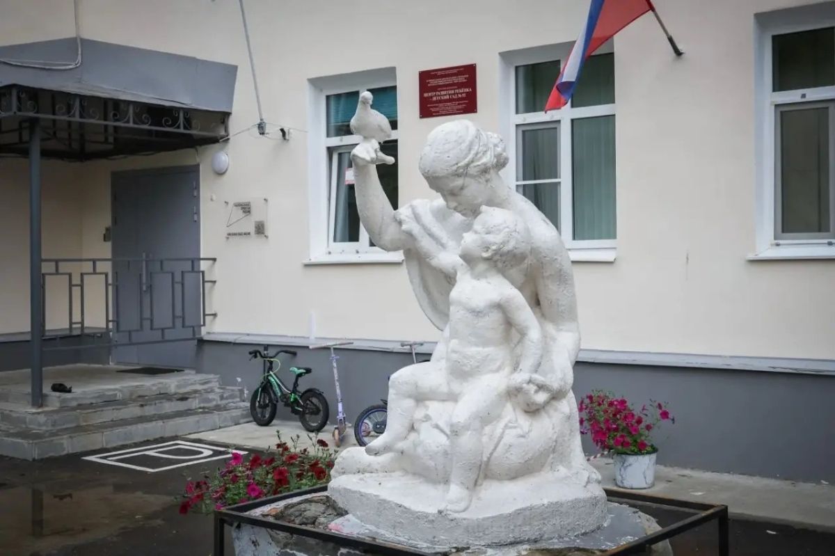 В детском саду № 52 продолжается благоустройство В детском саду № 52 продолжается благоустройство