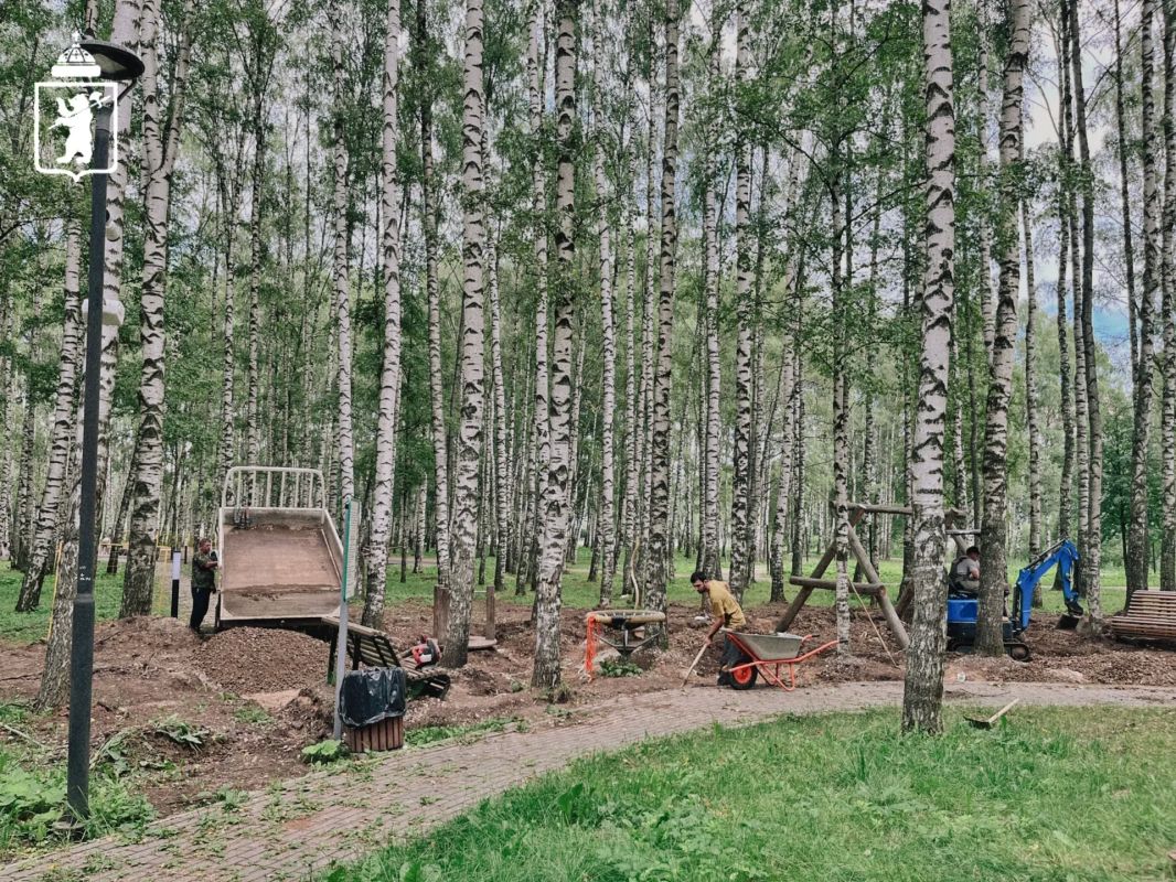 В парке «Судостроителей» продолжаются ремонтные работы В парке «Судостроителей» продолжаются ремонтные работы