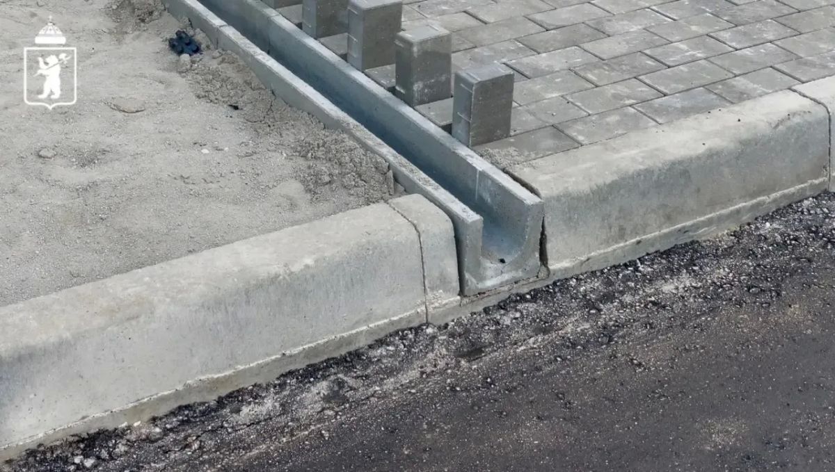 Во Фрунзенском районе продолжаются работы по благоустройству дворов Во Фрунзенском районе продолжаются работы по благоустройству дворов