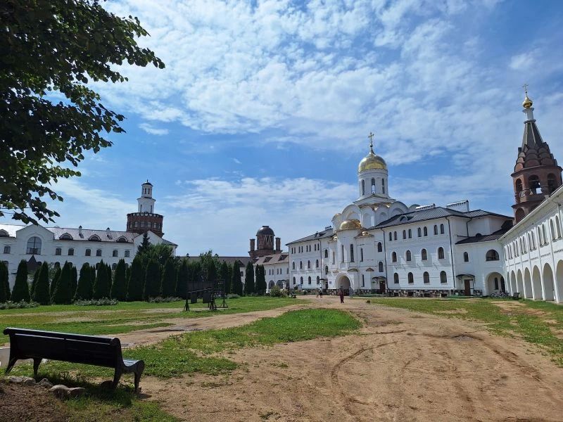 Сотрудники ярославской полиции и ветераны службы посетили Николо-Сольбинский женский монастырь Сотрудники ярославской полиции и ветераны службы посетили Николо-Сольбинский женский монастырь