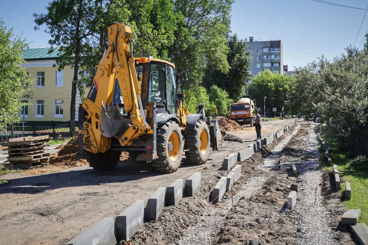 В Рыбинске продолжается работа по благоустройству подходов к объектам соцсферы В Рыбинске продолжается работа по благоустройству подходов к объектам соцсферы