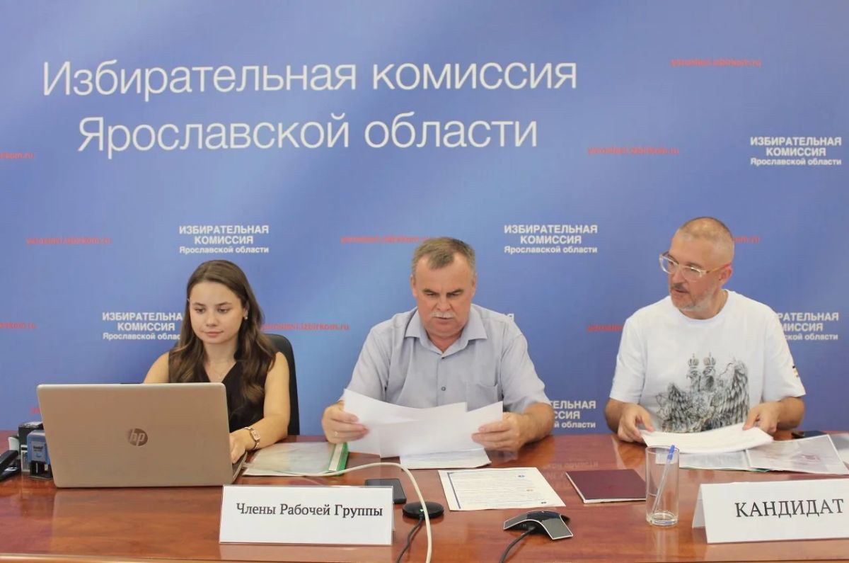 Члены Рабочей группы по приему и проверке документов приняли документы от кандидатов, выдвинутых политической партией «ВСЕРОССИЙСКАЯ ПОЛИТИЧЕСКАЯ ПАРТИЯ «РОДИНА»