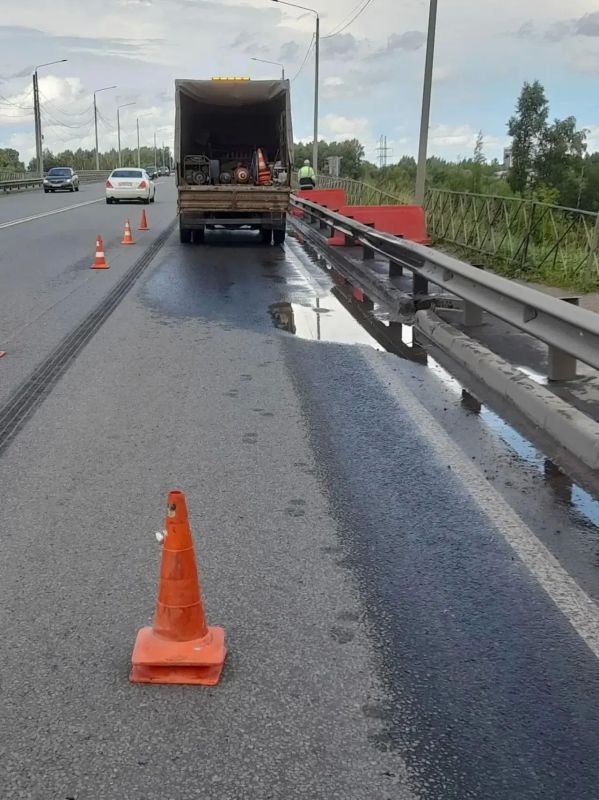 Прокуратура Красноперекопского района города Ярославля контролирует устранение последствий провала и восстановление дорожного покрытия на юго-западной окружной дороге города Ярославля (1+900 км (правая)) Прокуратура Красноперекопского района города Ярославля контролирует устранение последствий провала и восстановление дорожного покрытия на юго-западной окружной дороге города Ярославля (1+900 км (правая))