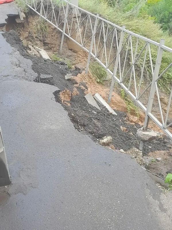 Прокуратура Красноперекопского района города Ярославля контролирует устранение последствий провала и восстановление дорожного покрытия на юго-западной окружной дороге города Ярославля (1+900 км (правая)) Прокуратура Красноперекопского района города Ярославля контролирует устранение последствий провала и восстановление дорожного покрытия на юго-западной окружной дороге города Ярославля (1+900 км (правая))