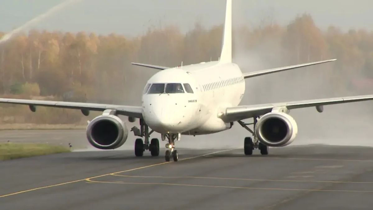 Работа ярославского аэропорта восстановлена