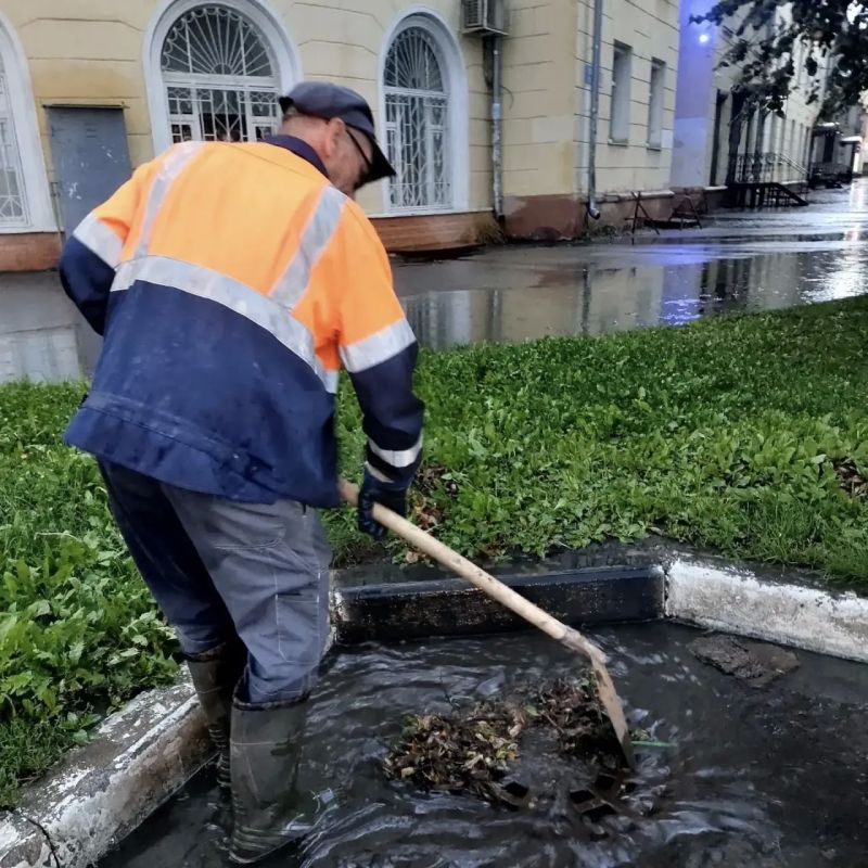 Уважаемые ярославцы!. Сегодняшний проливной дождь стал настоящим испытанием для нашего города Уважаемые ярославцы!. Сегодняшний проливной дождь стал настоящим испытанием для нашего города