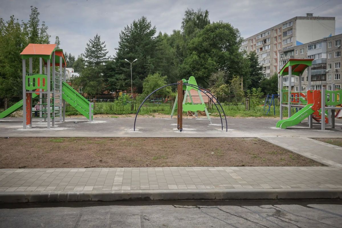 В Рыбинске продолжается программа благоустройства дворов В Рыбинске продолжается программа благоустройства дворов