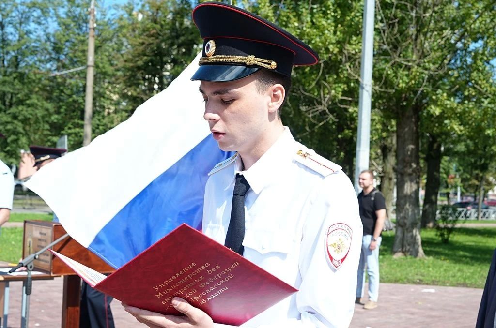 В Ярославле состоялась торжественная церемония приведения к Присяге сотрудников органов внутренних дел В Ярославле состоялась торжественная церемония приведения к Присяге сотрудников органов внутренних дел