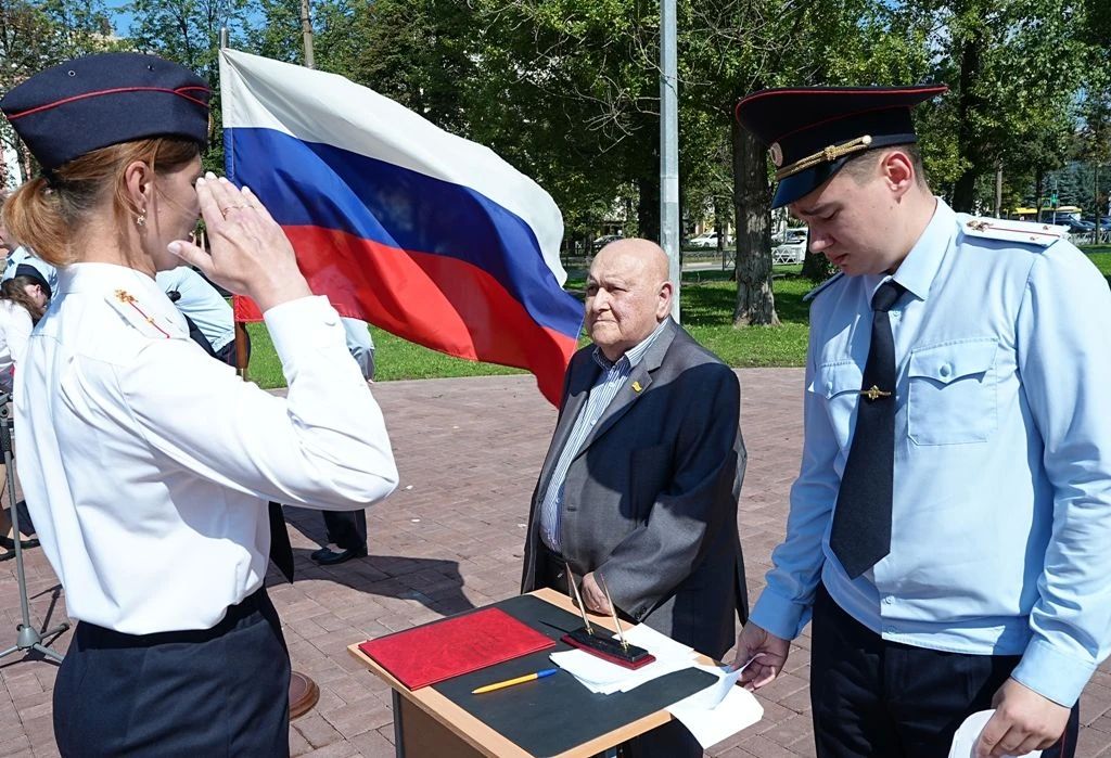 В Ярославле состоялась торжественная церемония приведения к Присяге сотрудников органов внутренних дел В Ярославле состоялась торжественная церемония приведения к Присяге сотрудников органов внутренних дел