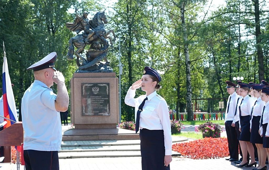 В Ярославле состоялась торжественная церемония приведения к Присяге сотрудников органов внутренних дел В Ярославле состоялась торжественная церемония приведения к Присяге сотрудников органов внутренних дел