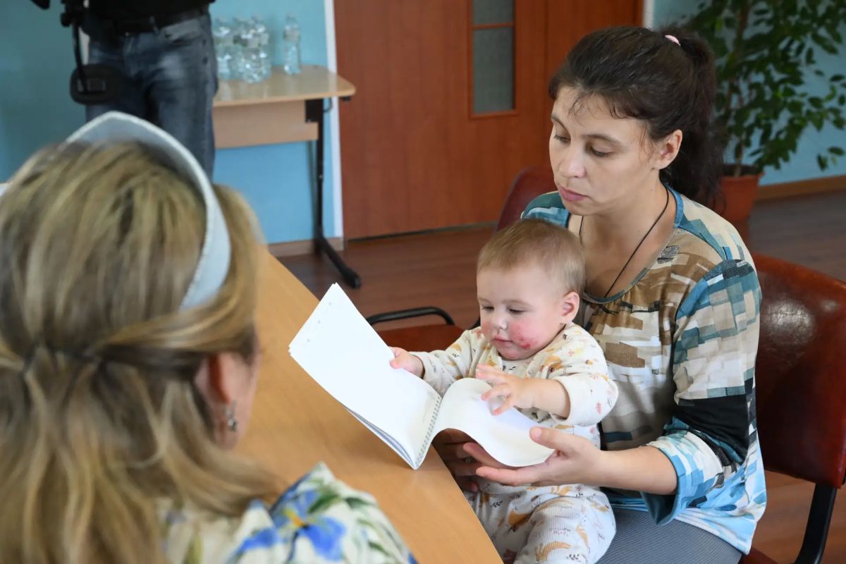 Мария Львова-Белова: На личный приём пришла мама, которая с тремя детьми живёт в кризисном отделении реабилитационного центра для детей и подростков Мария Львова-Белова: На личный приём пришла мама, которая с тремя детьми живёт в кризисном отделении реабилитационного центра для детей и подростков