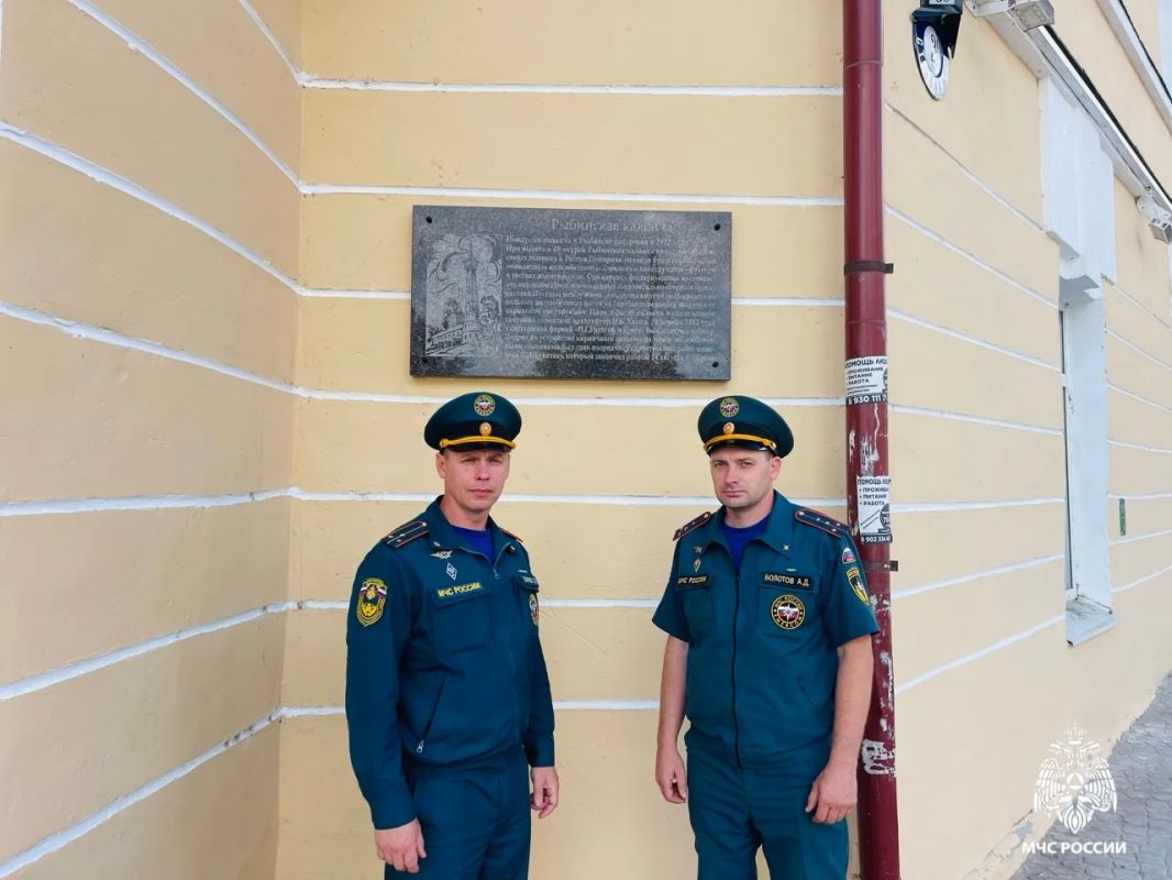 В Рыбинске на легендарной пожарной каланче открыта мемориальная доска В Рыбинске на легендарной пожарной каланче открыта мемориальная доска