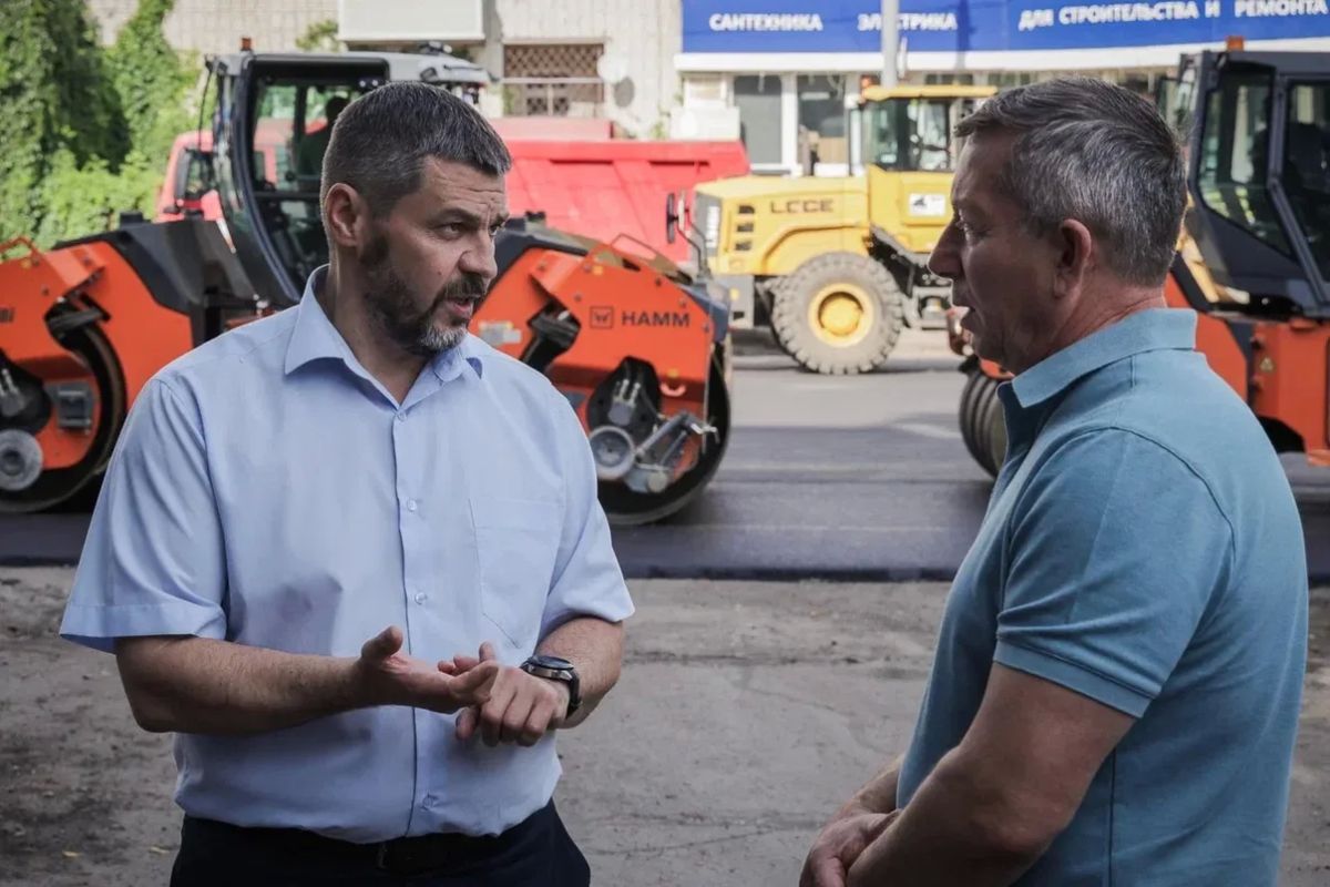 Дмитрий Рудаков: На улице Плеханова завершается укладка первого слоя асфальта Дмитрий Рудаков: На улице Плеханова завершается укладка первого слоя асфальта